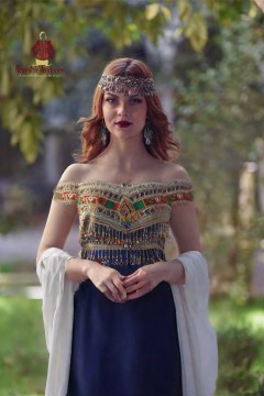 Robe Kabyle moderne, épaules dénudées, en satin livraison disponible sous 24h,